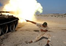 A fighter of Libyan forces allied with the U.N.-backed government fires a shell with Soviet made T-55 tank at Islamic State fighters in Sirte, Libya, August 2, 2016. PHOTO BY REUTERS/Goran Tomasevic