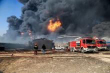 Firefighters trying to put out the fire in an oil tank in the port of Es Sider, in Ras Lanuf, Libya, January 6, 2016. PHOTO BY REUTERS/Stringer