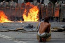 Demonstrators clash with riot security forces at a rally during a strike called to protest against Venezuelan President Nicolas Maduro's government in Caracas, Venezuela, July 26, 2017. PHOTO BY REUTERS/Carlos Garcia Rawlins