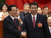 Hu Jintao (L) shakes hands with China's President and chairman of the Central Military Commission Xi Jinping during the fourth plenary meeting of the first session of the 12th National People's Congress (NPC) in Beijing, March 14, 2013. PHOTO BY REUTERS/China Daily