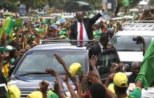 Tanzania's President elect John Pombe Magufuli (C) salutes members of the ruling Chama Cha Mapinduzi Party (CCM) as he arrives at the party's sub-head office on Lumumba road in Dar es Salaam, October 30, 2015. PHOTO BY REUTERS/Emmanuel Herman