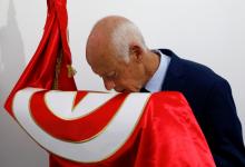 Presidential candidate Kais Saied kisses a Tunisian flag after unofficial results during the Tunisian presidential election in Tunis, Tunisia, September 15, 2019. PHOTO BY REUTERS/Zoubeir Souissi