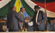 South Sudan's President Salva Kiir (R) is congratulated by Kenya's President Uhuru Kenyatta (L) and Ethiopia's Prime Minsiter Hailemariam Desalegn (C) after signing a peace agreement in South Sudan's capital Juba, August 26, 2015. PHOTO BY REUTERS/Jok Solomun