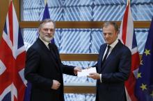 Britain's permanent representative to the European Union Tim Barrow delivers British Prime Minister Theresa May's Brexit letter in notice of the UK's intention to leave the bloc under Article 50 of the EU's Lisbon Treaty to EU Council President Donald Tusk in Brussels, Belgium, March 29, 2017. PHOTO BY REUTERS/Yves Herman