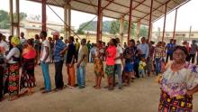 Congolese people queue to receive vaccination against yellow fever in Gombe district, of the Democratic Republic of Congo's capital Kinshasa, August 17, 2016. PHOTO BY REUTERS/Aaron Ross