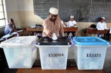 A man casts his ballot at a polling station during the presidential and parliamentary election in Ilala polling station, Dar es Salaam, Tanzania, October 25, 2015. PHOTO BY REUTERS/Sadi Said