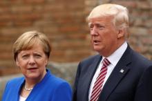 U.S. President Donald Trump and German Chancellor Angela Merkel pose during a family phto at the Greek Theatre during a G7 summit in Taormina, Sicily, Italy, May 26, 2017. PHOTO BY REUTERS/Jonathan Ernst