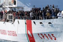 Migrants arrive by the Italian coastguard vessel Peluso in the Sicilian harbour of Augusta, Italy, May 13, 2016. PHOTO BY REUTERS/Antonio Parrinello