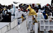 Migrants start to disembark from Italian Coast Guard patrol vessel Diciotti in the Sicilian harbour of Catania, Italy, January 28, 2017. PHOTO BY REUTERS/Antonio Parrinello