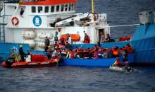 Migrants on a wooden boat are rescued by German NGO Jugend Rettet ship "Juventa" crew in the Mediterranean sea off Libya coast, June 18, 2017. PHOTO BY REUTERS/Stefano Rellandini