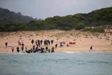 Migrants disembark from a dinghy on Del Canuelo beach after they crossed the Strait of Gibraltar sailing from the coast of Morocco, in Tarifa, southern Spain, July 27, 2018. PHOTO BY REUTERS/Jon Nazca