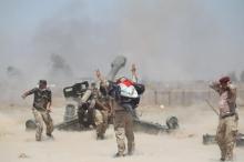 Shi'ite fighters and Iraqi security forces fire artillery during clashes with Islamic State militants near Falluja, Iraq, May 29, 2016. PHOTO BY REUTERS/Alaa Al-Marjani