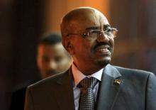 Sudan's President Omar al-Bashir waits to welcome Uganda's President Yoweri Museveni at Khartoum Airport, September 15, 2015. PHOTO BY REUTERS/Mohamed Nureldin Abdallah