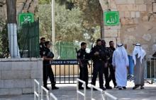 Palestinians walk next to Israeli security forces at the entrance of the compound known to Muslims as Noble Sanctuary and to Jews as Temple Mount at morning after Israel removed the new security measures there, in Jerusalem's Old City, July 25, 2017. PHOTO BY REUTERS/Ronen Zvulun