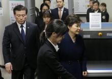 Ousted South Korean President Park Geun-hye leaves after hearing on a prosecutors' request for her arrest for corruption at the Seoul Central District Court in Seoul. PHOTO BY REUTERS/Ahn Young-joon