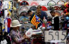 People look at souvenir items in a shop the morning after the Catalan regional parliament declared independence from Spain in Barcelona, Spain, October 28, 2017. PHOTO BY REUTERS/Yves Herman