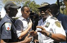 British photojournalist Phil Moore talks to members of United Nations (U.N.) security as he and other Kenya-based foreign journalists demonstrate against the imprisonment of three Al Jazeera journalists in Egypt, at the United Nations Environment Programme (UNEP) headquarters in Nairobi, January 13, 2015. PHOTO BY REUTERS/Thomas Mukoya