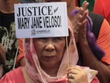 A protester holds a placard calling for justice for Filipina drug convict Mary Jane Veloso during a protest outside the presidential palace in Manila April 29, 2015. REUTERS/Romeo Ranoco