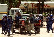 Police stand guard as people arrested during protests appeal in court in Harare, Zimbabwe, January 18, 2019. PHOTO BY REUTERS/Philimon Bulawayo