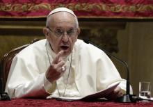 Pope Francis addresses priests and consecrated persons at the Duomo, the cathedral of Milan, in Milan, Italy, March 25, 2017. PHOTO BY REUTERS/Max Rossi