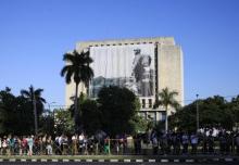 A large portrait of Cuba's late President Fidel Castro hangs from a building while people wait in line to pay tribute to Castro in Havana, Cuba, November 28, 2016. PHOTO BY REUTERS/Enrique De La Osa