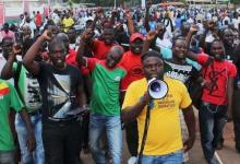 Protesters chant slogans against the presidential guard in Ouagadougou, Burkina Faso, September 16, 2015. PHOTO BY REUTERS/Joe Penney