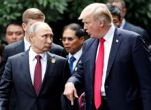 U.S. President Donald Trump and Russia's President Vladimir Putin talk during the family photo session at the APEC Summit in Danang, Vietnam, November 11, 2017. PHOTO BY REUTERS/Jorge Silva