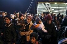 Refugees and migrants arrive aboard the passenger ferry Nissos Rodos at the port of Piraeus, near Athens, Greece, January 27, 2016. PHOTO BY REUTERS/Alkis Konstantinidis