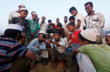 Rohingya refugees watch a news video clip on a mobile phone at Palong Khali refugee camp near Cox's Bazar, Bangladesh, October 27, 2017. PHOTO BY REUTERS/Adnan Abidi