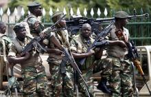 Soldiers, who are escorting Burundi's President Pierre Nkurunziza, hold their weapons in Bujumbura, Burundi, May 17, 2015. PHOTO BY REUTERS/Goran Tomasevic