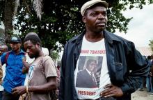 Supporters of veteran Congolese opposition leader Etienne Tshisekedi of the Union for Democracy and Social Progress (UDPS) stand outside his residence as they mourn his death in the Limete Municipality of the Democratic Republic of Congo's capital Kinshasa, February 2, 2017. PHOTO BY REUTERS/Robert Carrubba