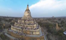 People wait to see the sunset from the top of Shwesandaw Pagoda in the ancient city of Bagan, February 13, 2015. PHOTO BY REUTERS/Soe Zeya Tun