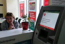 An employee sits next to a payment terminal out of order at a branch of Ukraine's state-owned bank Oschadbank after Ukrainian institutions were hit by a wave of cyber attacks earlier in the day, in Kiev, Ukraine, June 27, 2017. PHOTO BY REUTERS/Valentyn Ogirenko