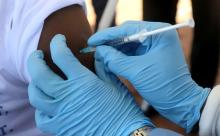 A World Health Organization (WHO) worker administers a vaccination during the launch of a campaign aimed at beating an outbreak of Ebola in the port city of Mbandaka, Democratic Republic of Congo, May 21, 2018. PHOTO BY REUTERS/Kenny Katombe