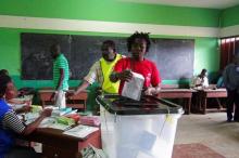 A woman votes during the presidential election in Libreville, Gabon, August 27, 2016. PHOTO BY REUTERS/Erauds Wilfried Obangome