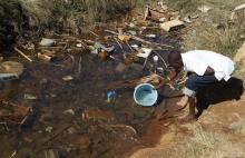 Residences of Mabvuku fetch water from unprotected sources in Harare July 28, 2012. A typhoid outbreak in Harare and Chitungwiza has seen over 150 cases reported and at least another 20 detained for treatment. PHOTO BY REUTERS/Philimon Bulawayo