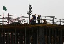 Migrant labourers work at a construction site at the Aspire Zone in Doha, Qatar, March 26, 2016. PHOTO BY REUTERS/Naseem Zeitoon