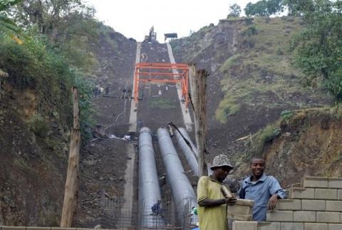 A 13.8 megawatt hydroelectric dam undergoes construction in Matebe, Democratic Republic of Congo, July 21, 2015. PHOTO BY REUTERS/Alyssa Ross