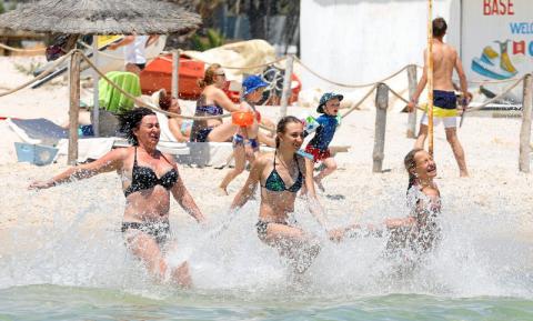 Tourists cool off on the Jaz Tour Khalef Hotel beach in Sousse, Tunisia, June 22, 2018. PHOTO BY REUTERS/Zoubeir Souissi