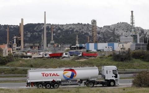 A Total oil refinery at La Mede near Marseille in a file photo. PHOTO BY REUTERS/Jean-Paul Pelissier