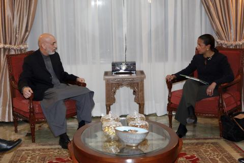 Afghan President Hamid Karzai (L) meets with U.S. National Security Advisor Susan Rice in Kabul