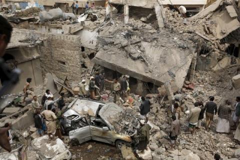 People gather at the site of a Saudi-led air strike in Yemen's capital Sanaa, September 21, 2015. PHOTO BY REUTERS/Khaled Abdullah