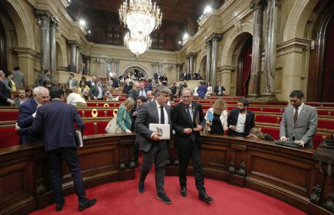 Catalan President Quim Torra (R) and deputy Albert Batet leave the chamber after the vote on whether former Catalan President Carles Puigdemont and other members of his government can keep their seats as lawmakers while being under investigation or in prison on charges of rebellion, at Catalonian regional Parliament in Barcelona, Spain, October 2, 2018. PHOTO BY REUTERS/Albert Gea