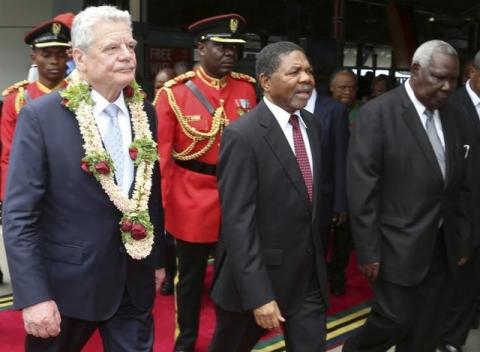 Germany's President Joachim Gauck (L) is met by Zanzibar's President Ali Mohamed Shein (C) upon his arrival in the Indian Ocean island off the coast of Tanzania's mainland, February 4, 2015. PHOTO BY REUTERS/Stringe