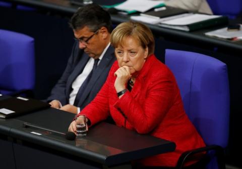 German Foreign Minister Sigmar Gabriel and Chancellor Angela Merkel are seen during a session of the Bundestag in Berlin, Germany, November 21, 2017. PHOTO BY REUTERS/Axel Schmidt