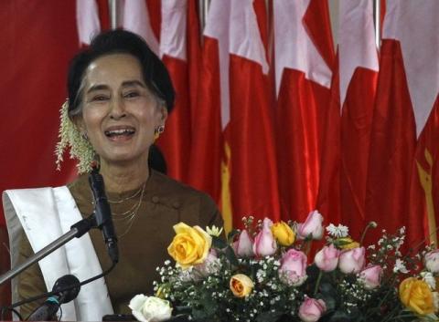 Myanmar pro-democracy leader Aung San Suu Kyi gives a speech to mark 68th Myanmar Independence Day at National League for Democracy (NLD) party head office in Yangon, January 4, 2016. PHOTO BY REUTERS/Soe Zeya Tun