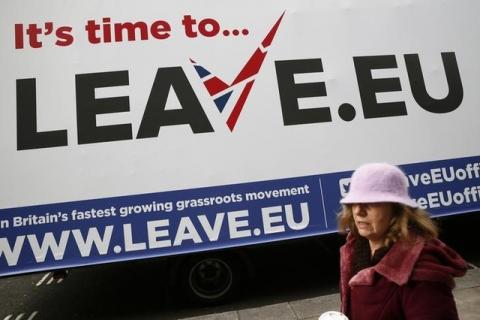 A woman walks past a Leave.EU campaign mobile advertising board in central London, Britain, November 18, 2015. PHOTO BY REUTERS/Stefan Wermuth