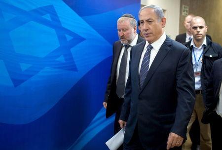 Israel's Prime Minister Benjamin Netanyahu (R) and Cabinet Secretary Avichai Mandelblit (L) arrive at the weekly cabinet meeting in Jerusalem, September 6, 2015. PHOTO BY REUTERS/Menahem Kahana