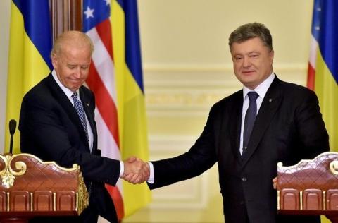 Ukrainian President Petro Poroshenko (R) shakes hands with U.S. Vice President Joe Biden after delivering a statement on the results of their talks in Kiev, in this December 7, 2015 file photo. PHOTO BY REUTERS/Sergei Supinski