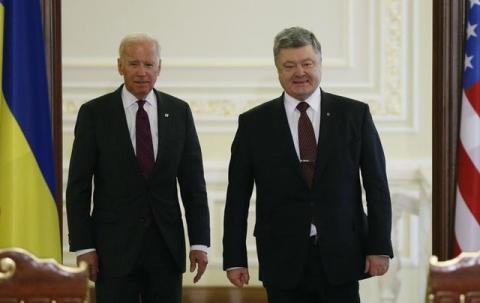 Ukrainian President Petro Poroshenko (R) and U.S. Vice President Joe Biden attend a news conference in Kiev, Ukraine, January 16, 2017. PHOTO BY REUTERS/Gleb Garanich